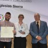 Ignacio Valverde y Virginia Iglesias, finalistas del ámbito familiar y comunitario con José A. Rodríguez, vicepresidente II del CGE.